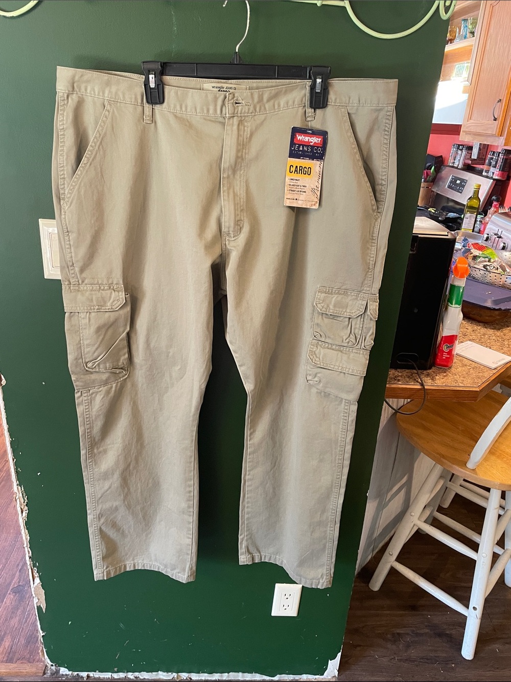 Wrangler Men’s Cargo Pants - Light Khaki Size 42x30 New With Tags